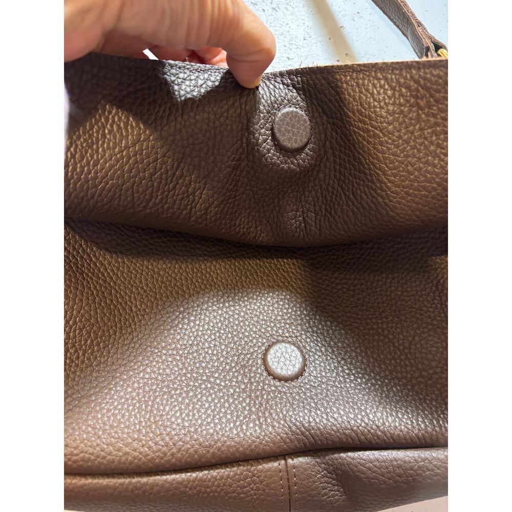 Oliveve brown pebbled soft leather hand bag shoulder bag. Flap front, extra stra - Picture 8 of 12